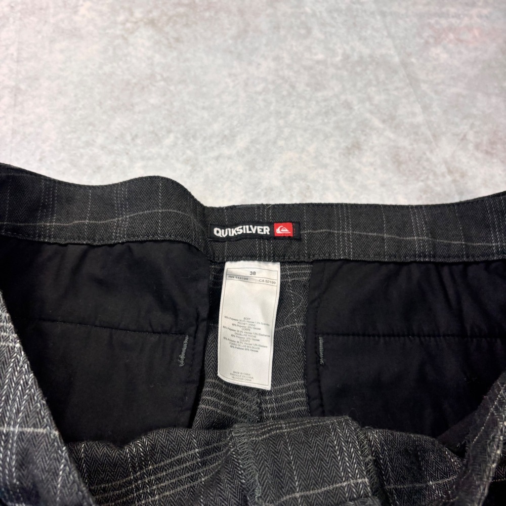 Quiksilver Plaid Long Baggy Shorts Size 38 Y2K Skate Surf Gray Black - Picture 1 of 6